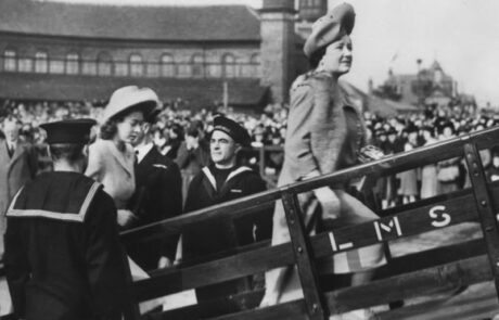 Queen Elizabeth and Princess Elizabeth boarding Queen Mary II in 1946 (FoTSQM collection)